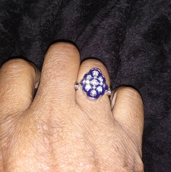 Women's Rings - Picture 2 of 3